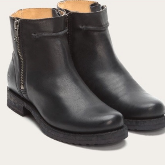 Frye Shoes - 🏆HP🏆NWOB Frye Veronica Seam Short Boot